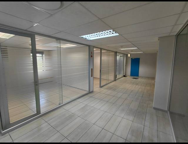 315M² OFFICE TO LET IN MAGALIESSIG